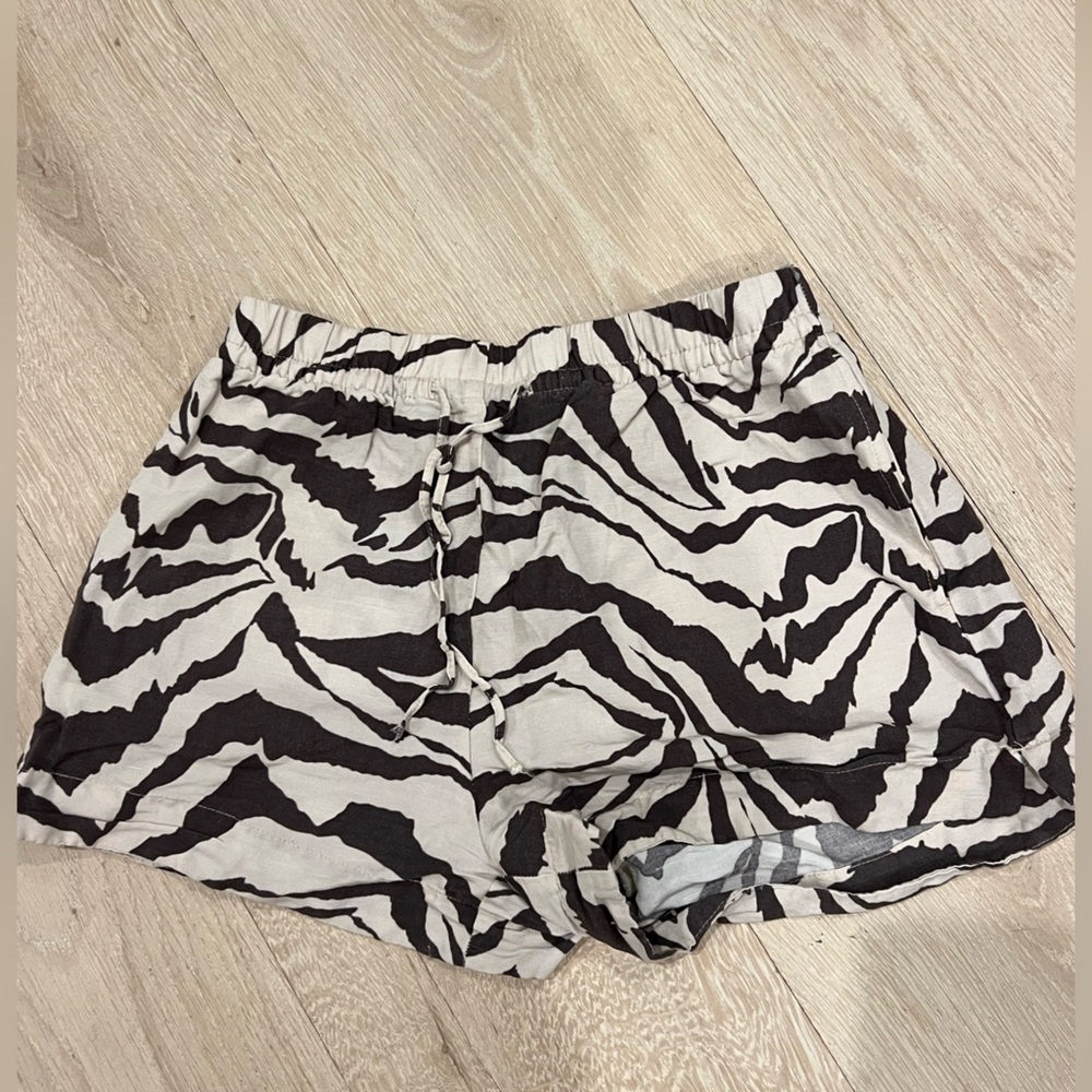 H&M Black and White Athletic Shorts Dynamic Zebra Pattern
